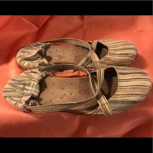 AHNU Mary Jane shoes size 9